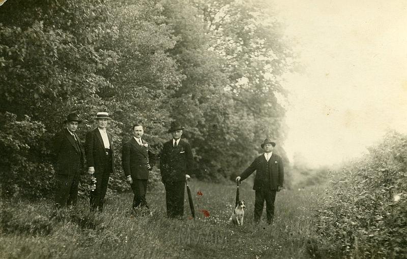 KKE 284.jpg - Od lewej: drugi Piotr Szylkin w Argieciszkach z kolegami. lata 30 XX wieku.